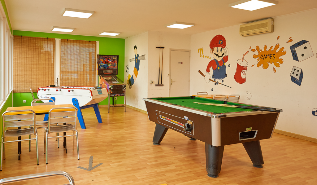 espace de jeux intérieur camping