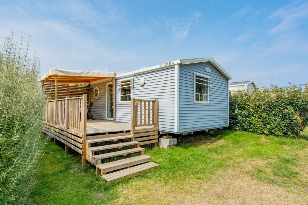 un mobil home dans un camping