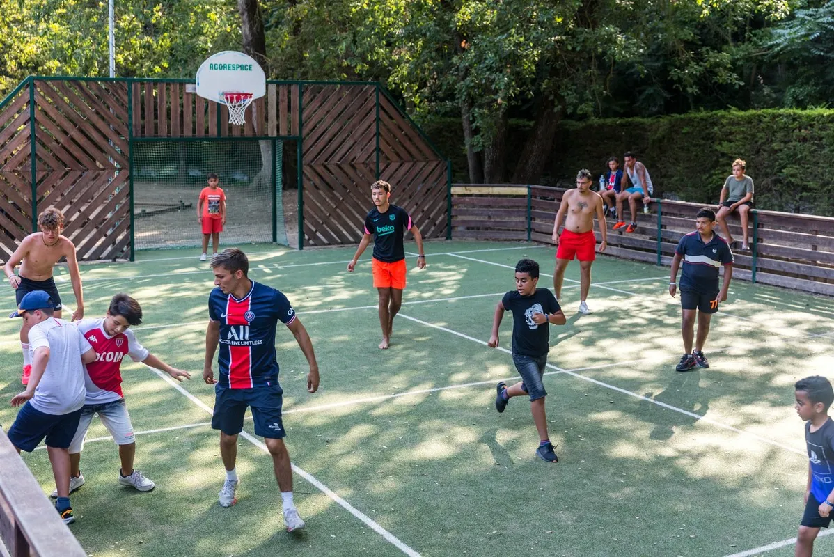 jeux de foot e camping